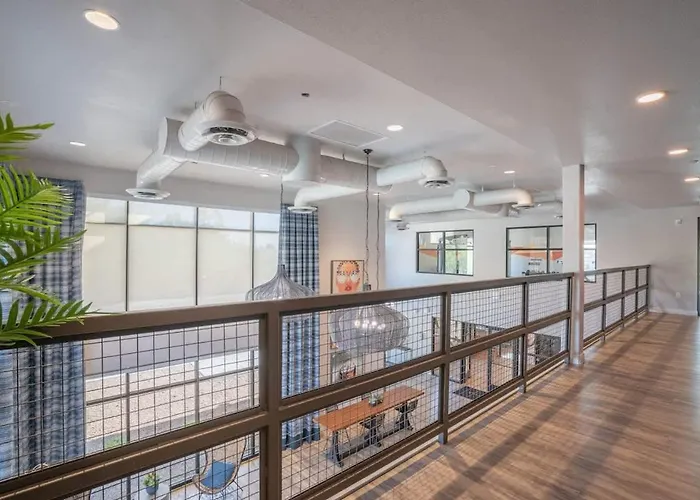 Apartment Prime Location With Balcony Pool Gym Wd Parking