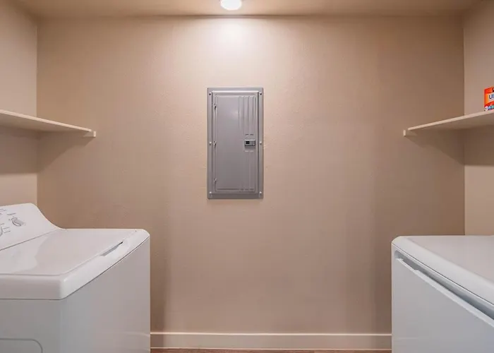 Prime Location With Balcony Pool Gym Wd Parking Apartment Tempe
